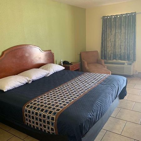 Texas Inn Beaumont Exteriör bild