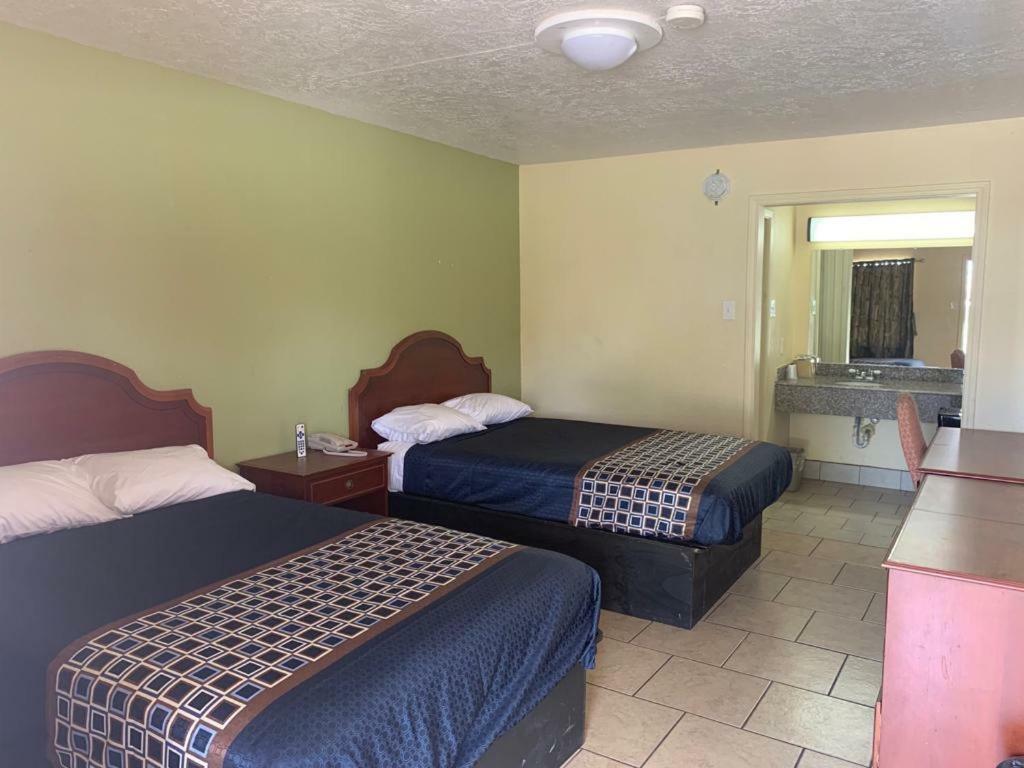 Texas Inn Beaumont Exteriör bild