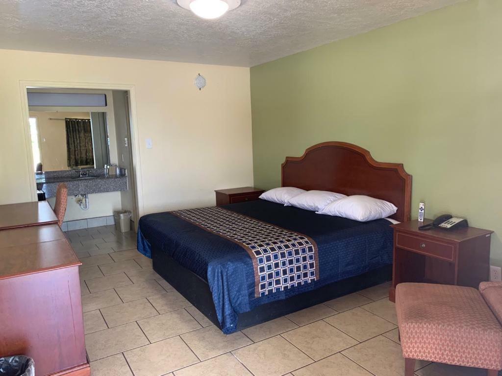 Texas Inn Beaumont Exteriör bild