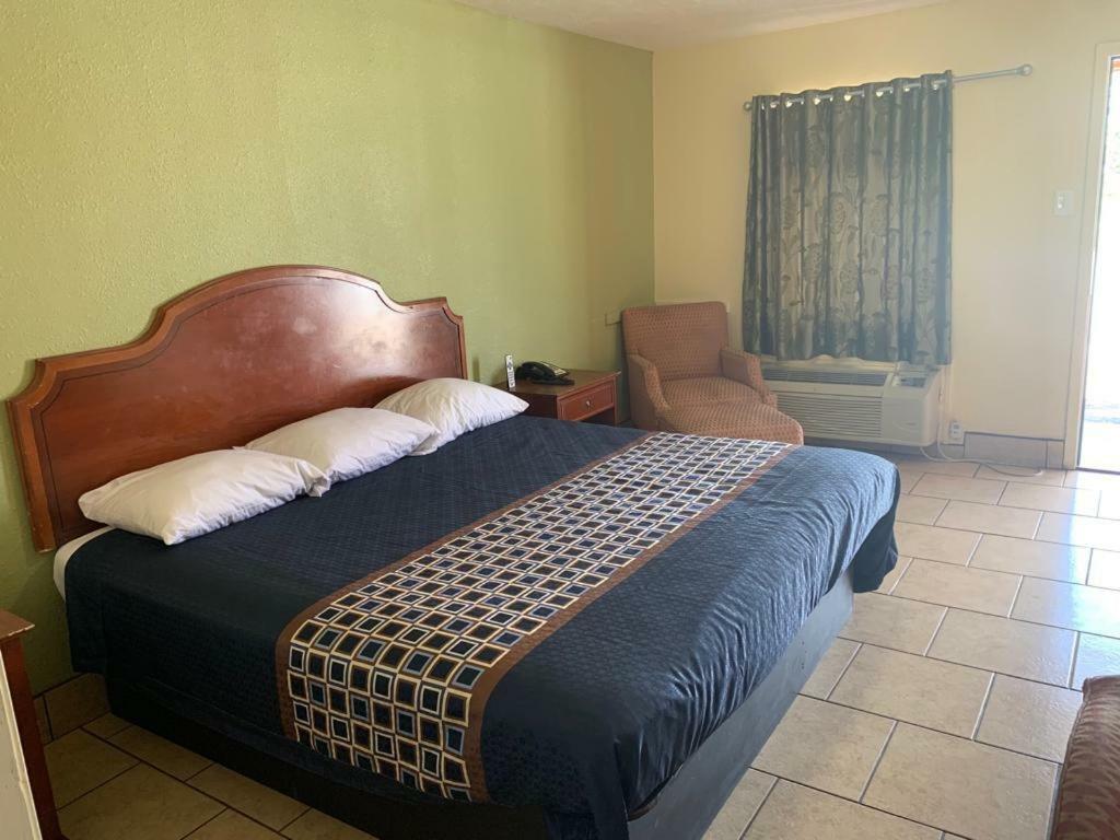 Texas Inn Beaumont Exteriör bild